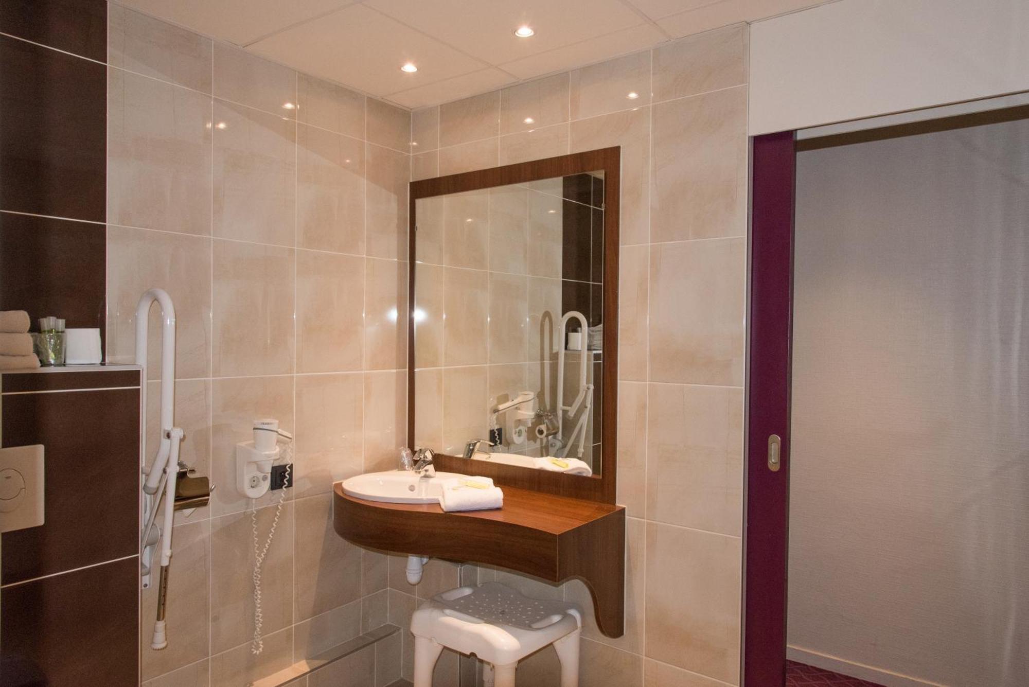 Brit Hotel Tours Sud - Le Cheops Joué-lés-Tours Buitenkant foto