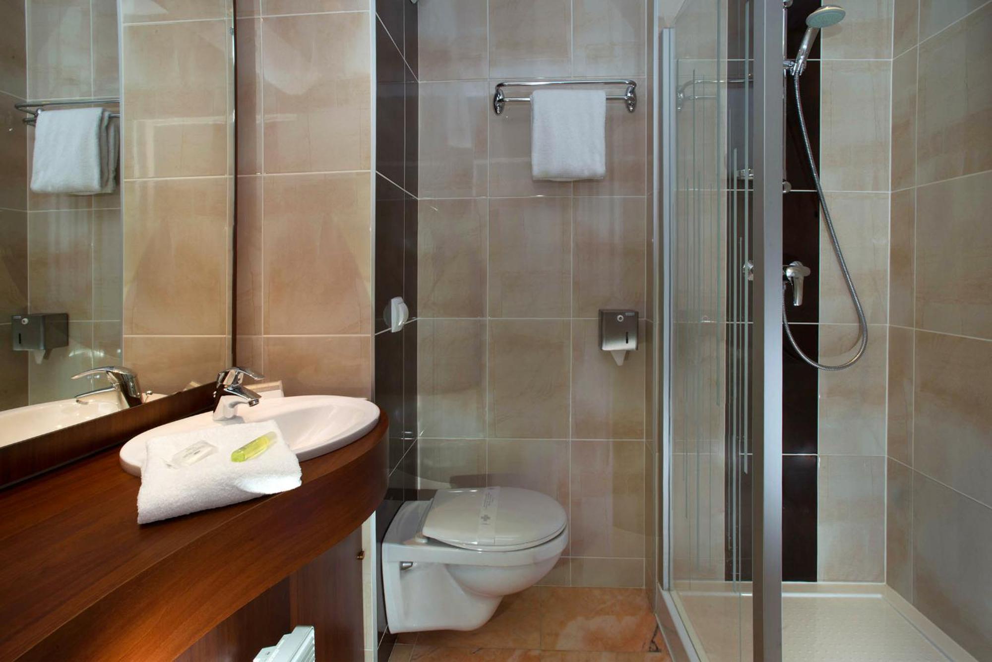 Brit Hotel Tours Sud - Le Cheops Joué-lés-Tours Buitenkant foto