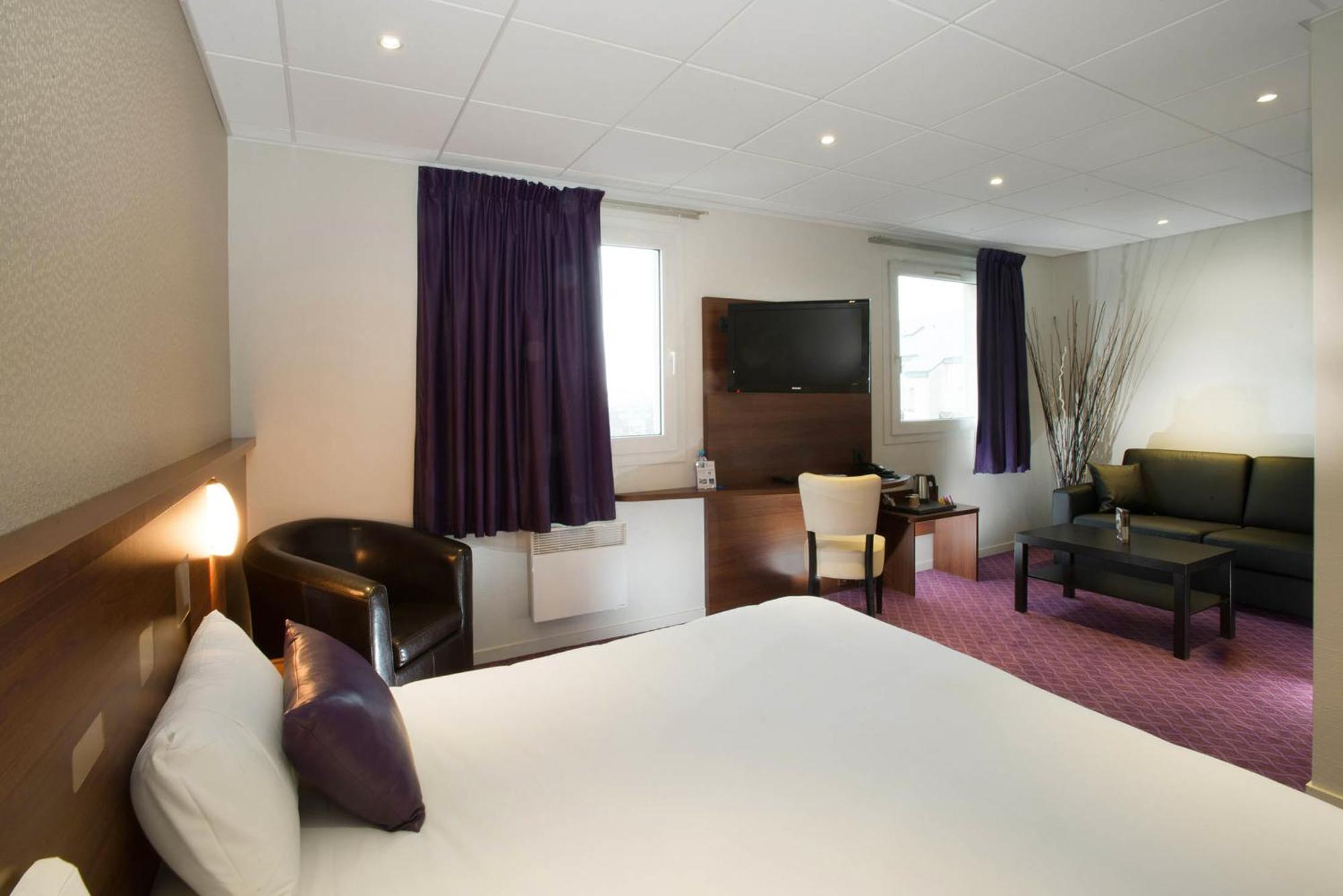 Brit Hotel Tours Sud - Le Cheops Joué-lés-Tours Buitenkant foto