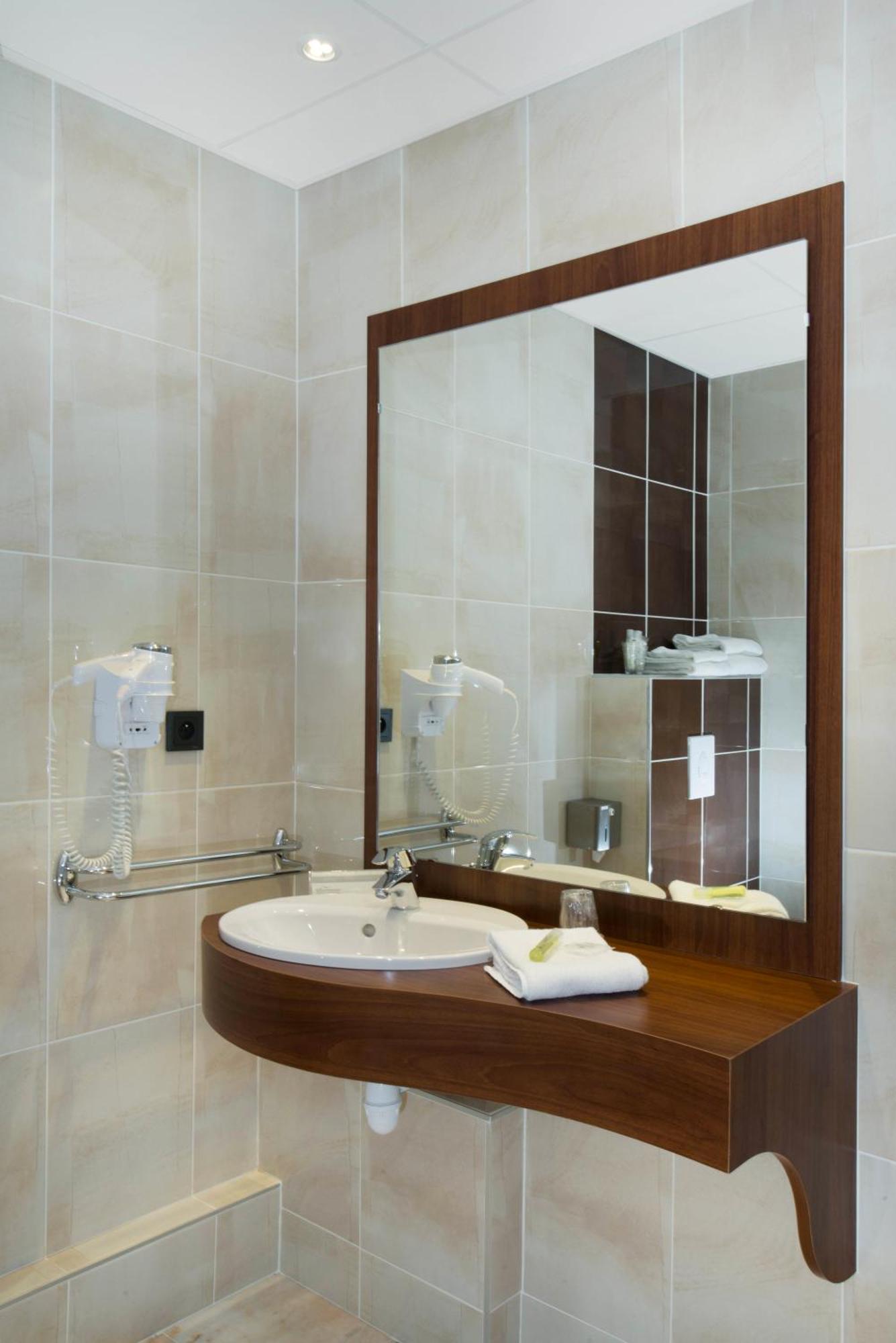 Brit Hotel Tours Sud - Le Cheops Joué-lés-Tours Buitenkant foto